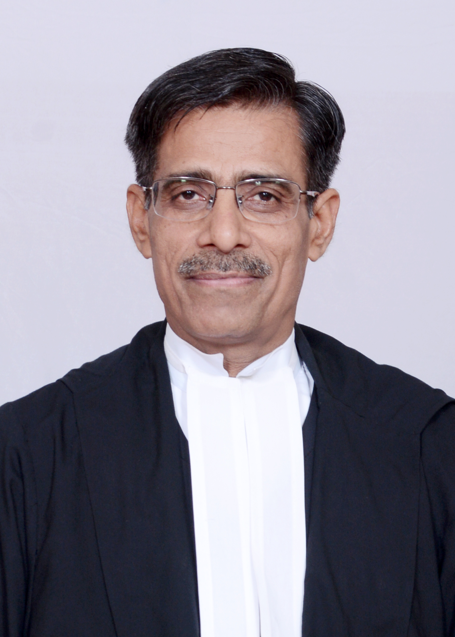 Hon’ble Mr. Justice Arvind Kumar Mishra-I 