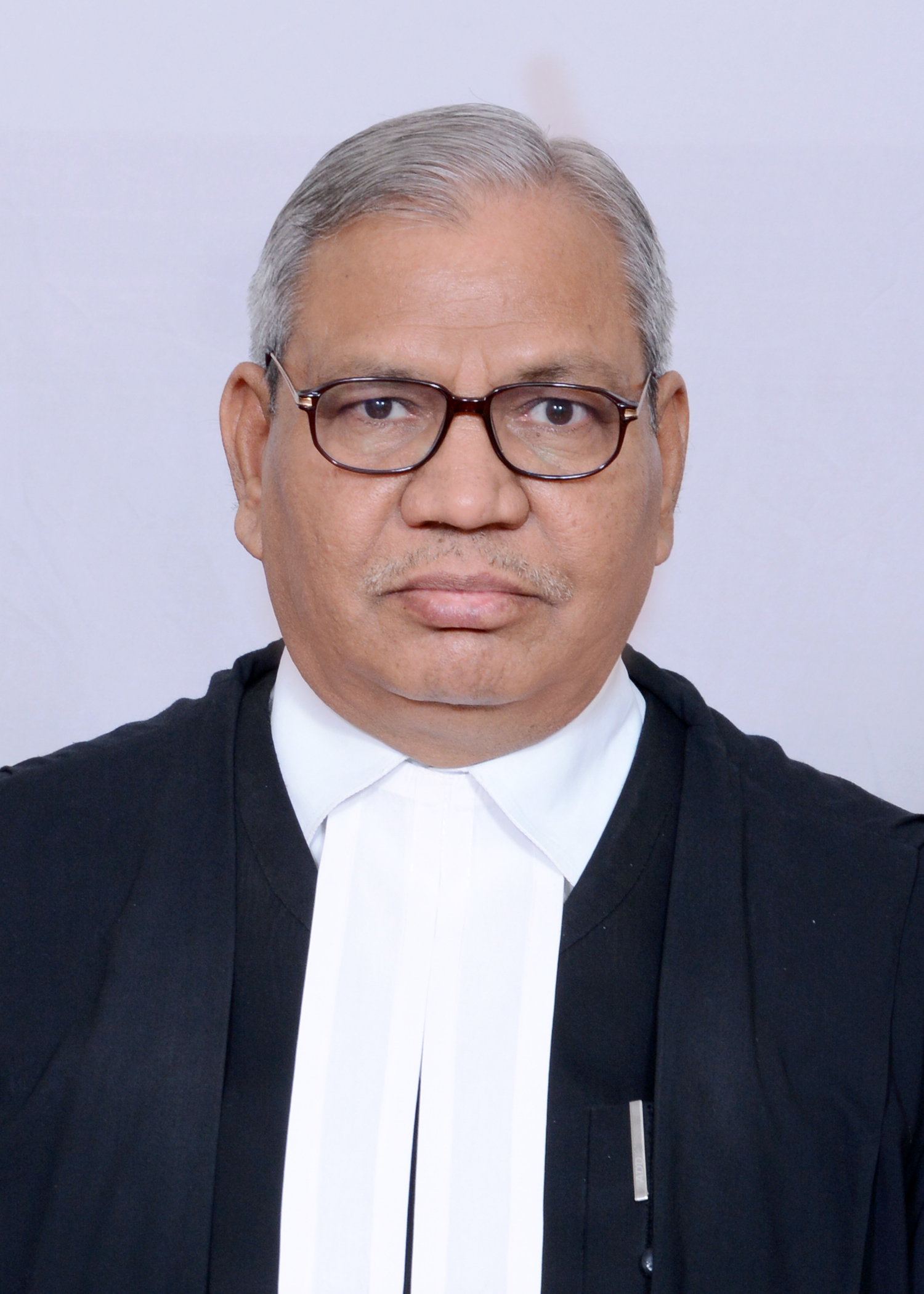 Hon’ble Mr. Justice Vijay Prakash Pathak 